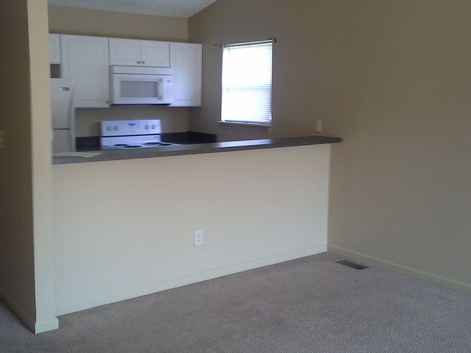 1st image of 208-210 Woodview Dr