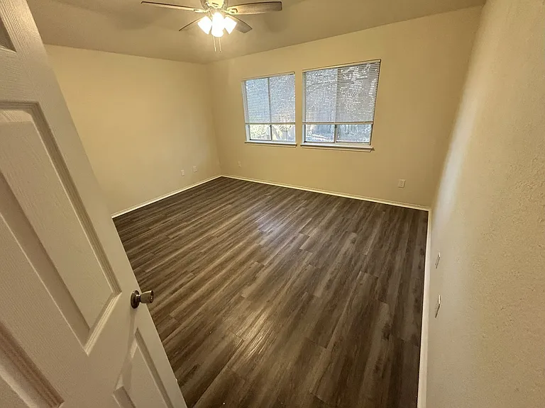 5106 Glennwood Dr — Photo 8