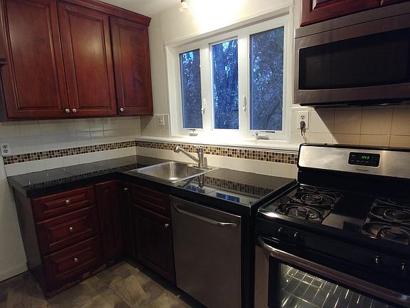 3rd image of 10403 Montrose Ave APT 302