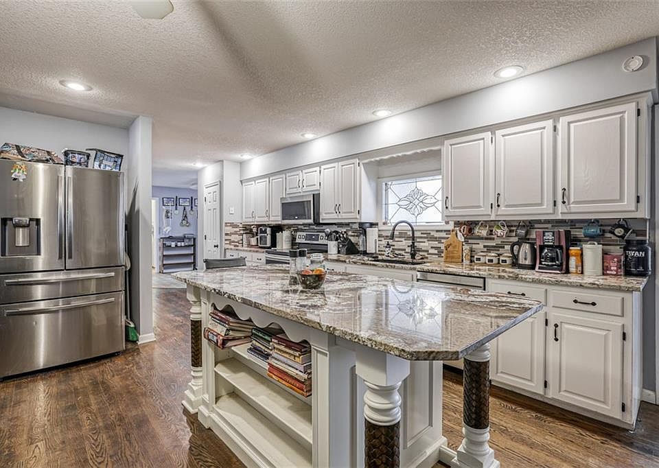 10219 S Munro Rd, Lone Jack, MO 64070 MLS 2422298 Zillow