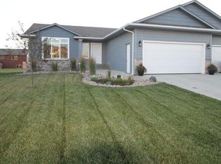 905 Rosewood Dr, Harrisburg, SD 57032