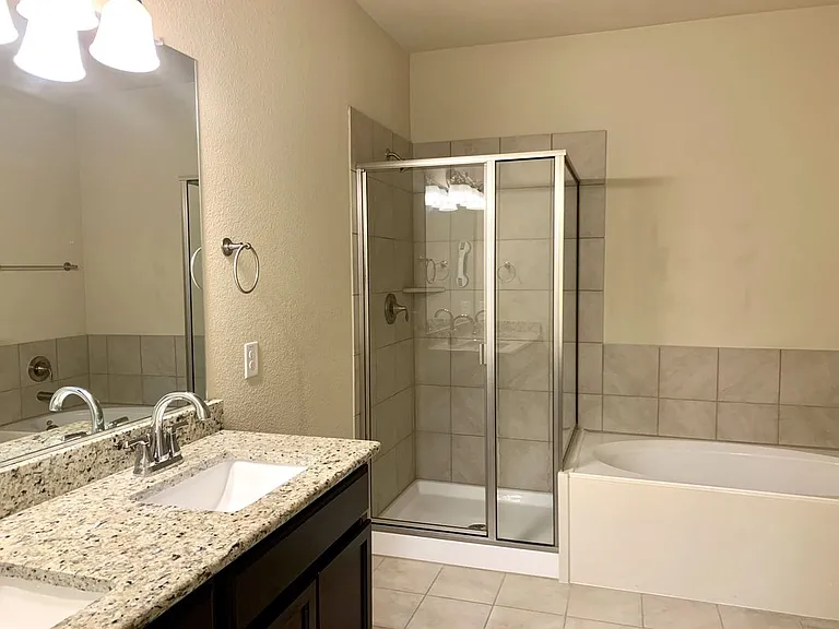 1300 Foxglove Ln — Photo 8