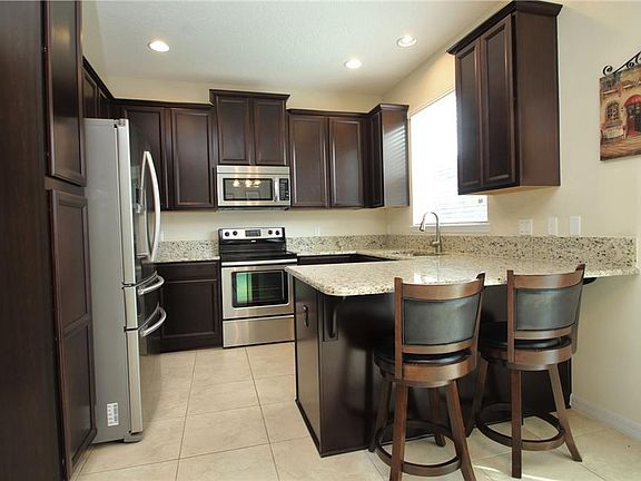 5th image of 2113 Victoria Glen Dr