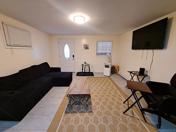 4th image of 4029 De Reimer Ave