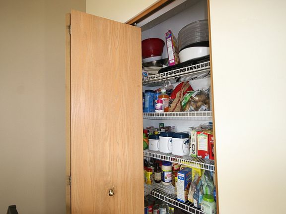 5th image of 56642 Meadow Glen Dr
