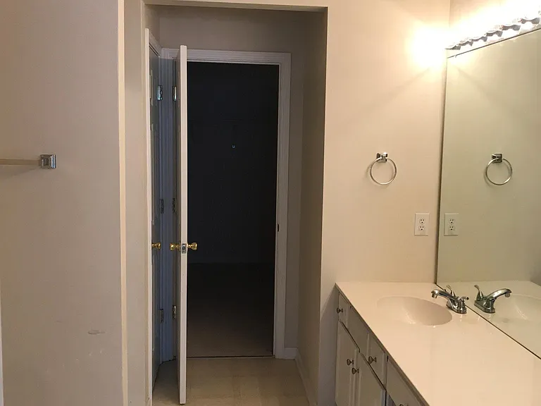 10212 Garmoyle St — Photo 8