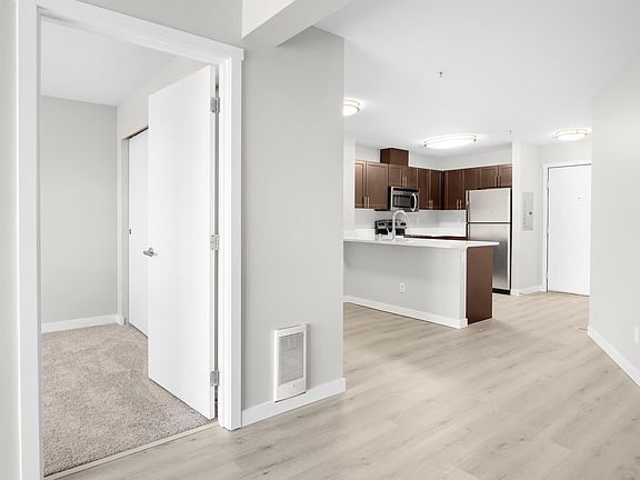 2nd image of 999 Hiawatha Pl S #104