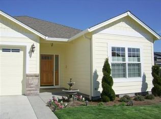 2525 Brookdale Dr, Central Pt, OR 97502