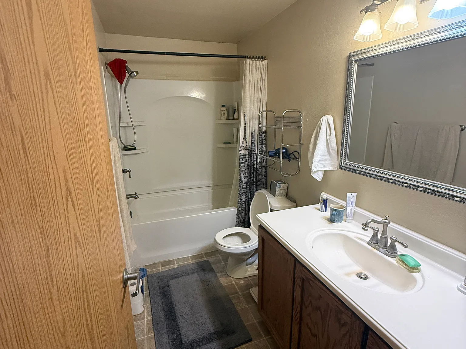 2 bed, 1.5 bath, 1014 sqft, $2,100 — Photo 2