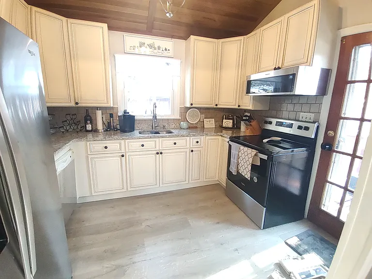 73 E Shore Dr — Photo 8
