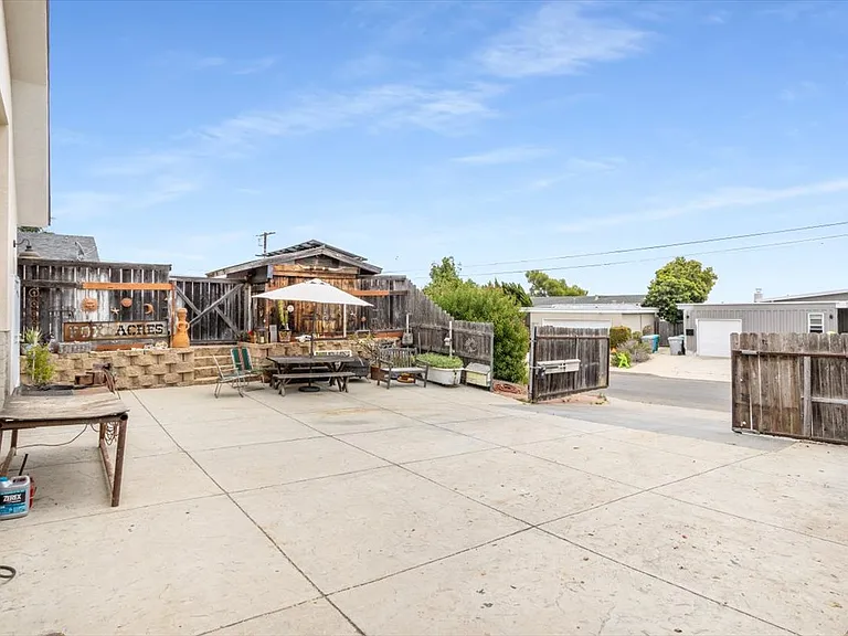 2102 Deerpark Dr — Photo 22