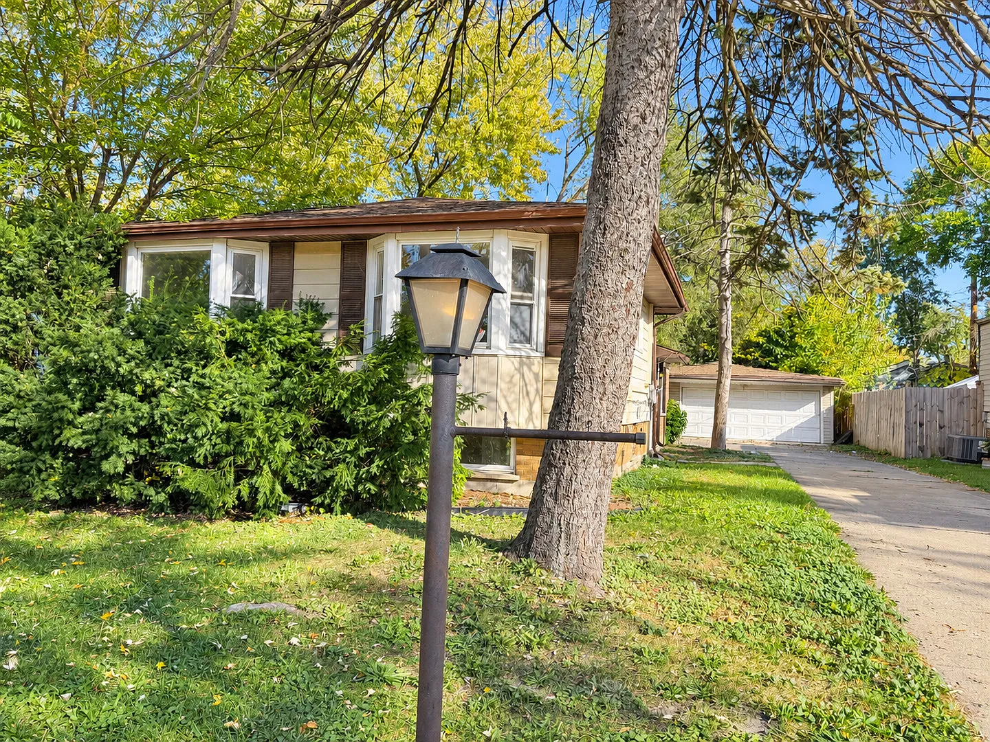 5 bed, 2.5 bath, 1368 sqft, $3,000 — Photo 2