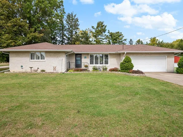 322 11th Pl, Camanche, IA 52730