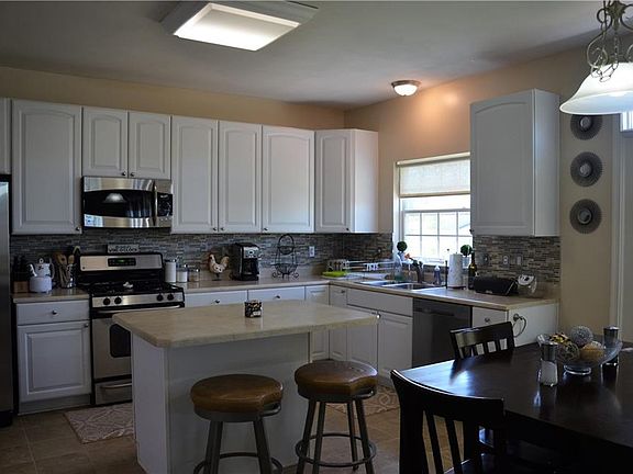 2nd image of 182 Goldenrod Ln