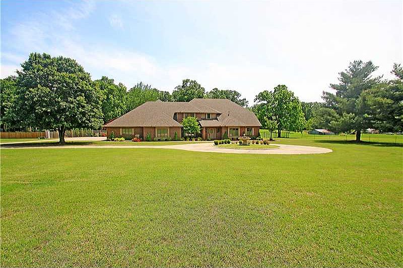 1st image of 2910 W Seminole Dr