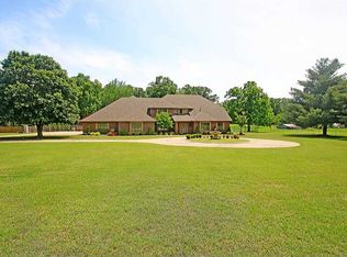 2910 W Seminole Dr, Rogers, AR 72758