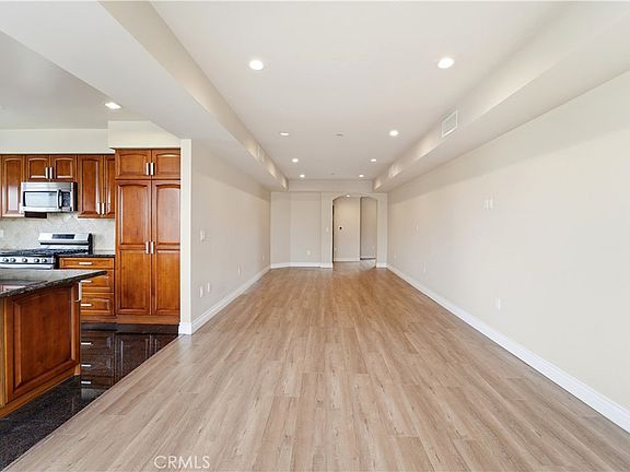 3rd image of 11218 Camarillo St APT 402