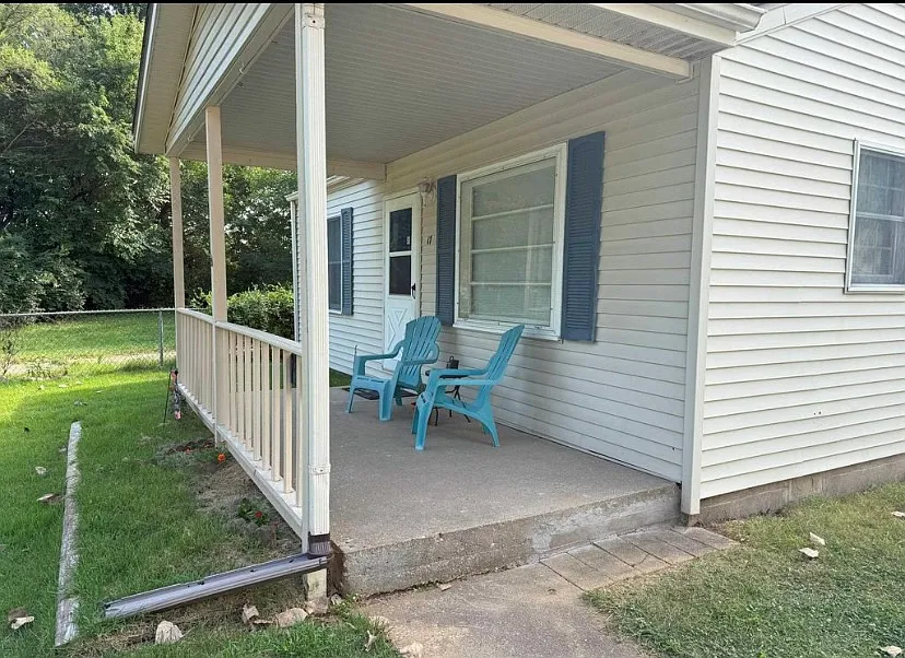17 Lilac Ln — Photo 2