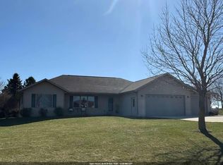 W8314 Hawkview Cir, Fond Du Lac, WI 54937