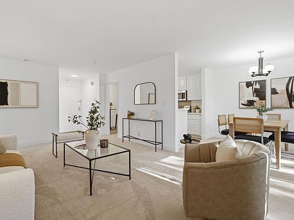 3rd image of 332 Philip Dr APT 101