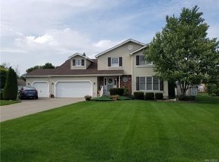 3301 Blossom Ln, North Tonawanda, NY