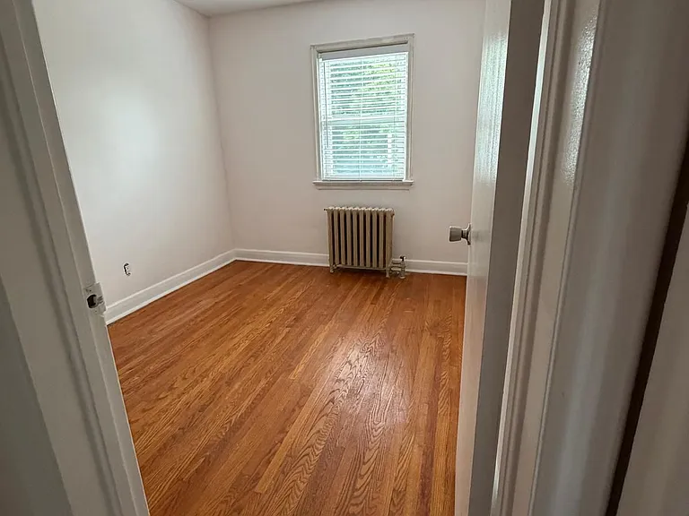 462 Midland Ave — Photo 7