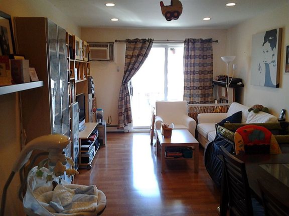 Bright livingroom with balcony