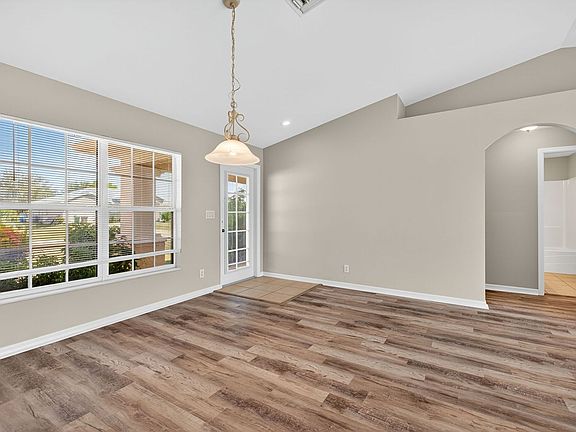 4th image of 1826 NE 18th Ave