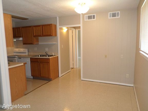 2nd image of 1620 Fairchild Ave APT 8