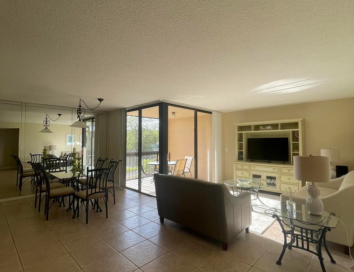 2 bed, 2.0 bath, 1175 sqft, $2,500 — Photo 4