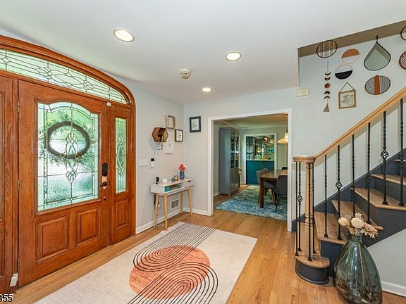 4th image of 10 Lookout Rd