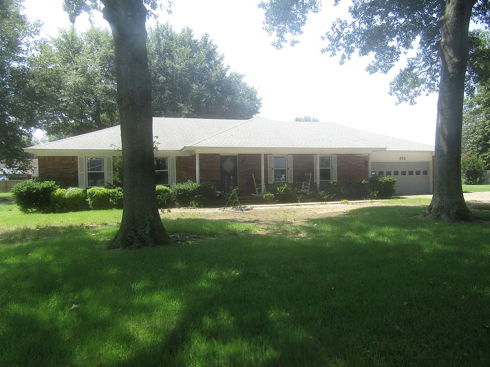 1st image of 813 Putting Green Dr