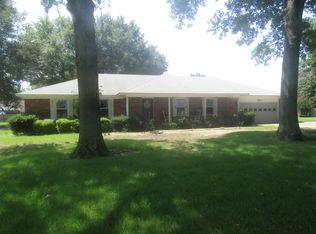 813 Putting Green Dr, Blytheville, AR 72315
