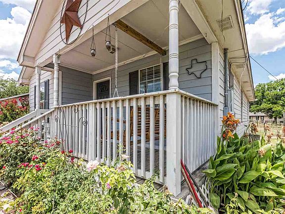 2nd image of 210 E Avenue G