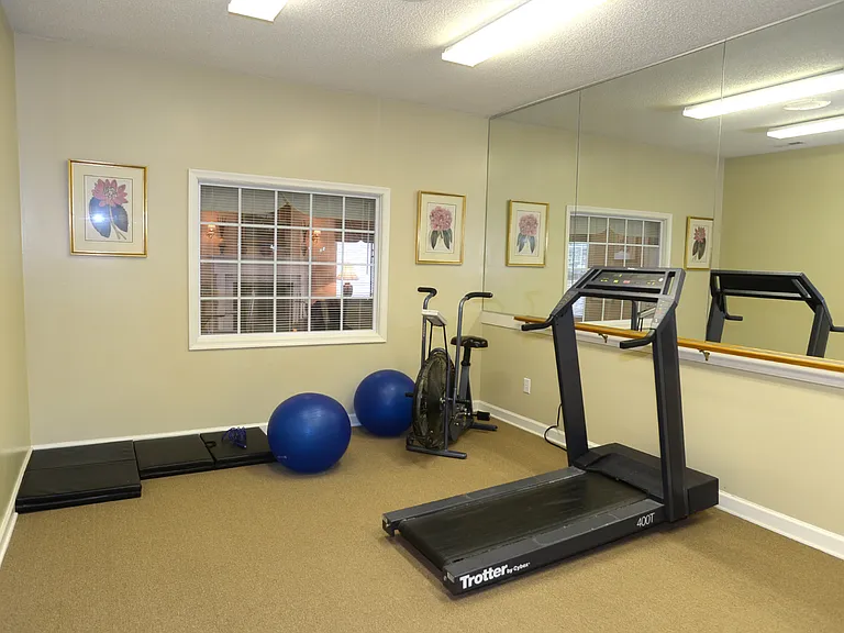 Taylor Pointe Apartments — Photo 29