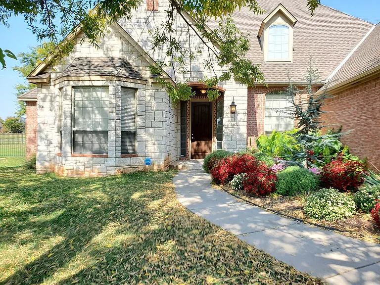3341 Heritage Green Cir — Photo 4