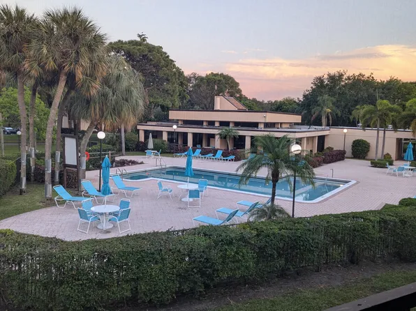 2371 SW 15th St, Deerfield Beach, FL