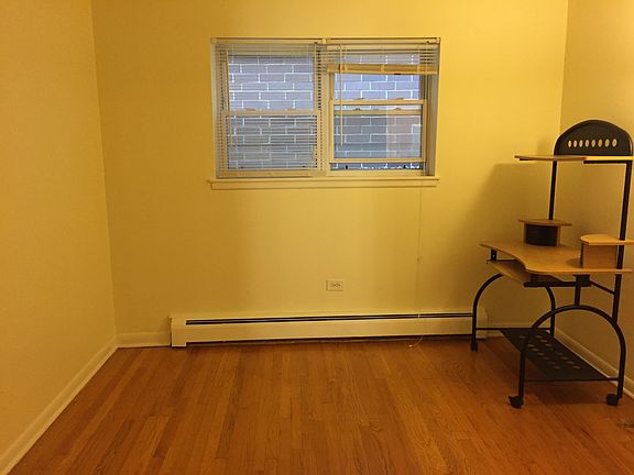 2nd image of 4056 N California Ave APT 1B