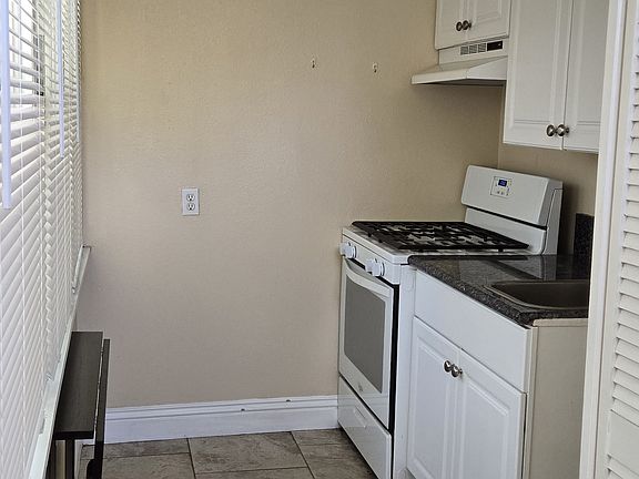 3rd image of 1153 Orange St #B