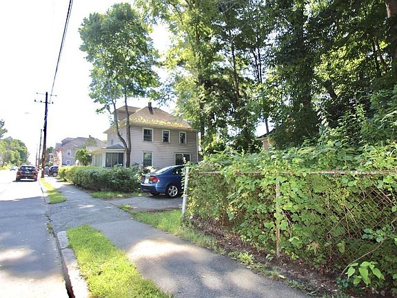 5th image of 179 Groveland St