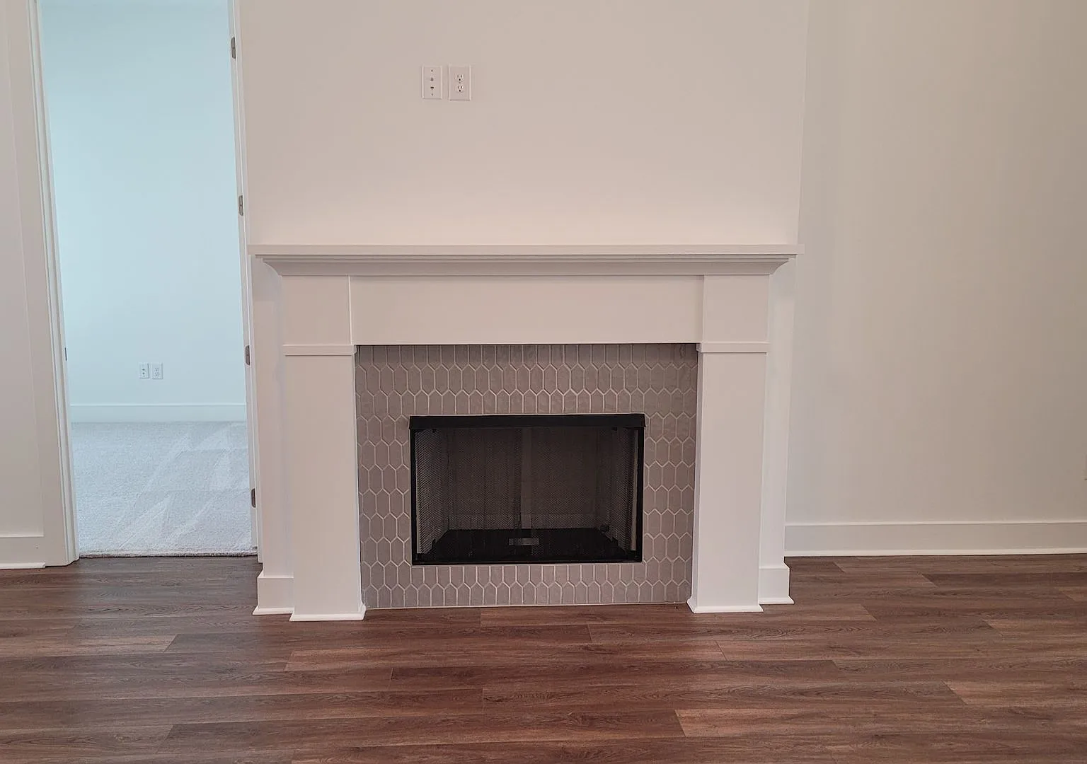 Beautiful 3 bedroom home plus office! $500 off first month with 30 day move in** — Photo 4
