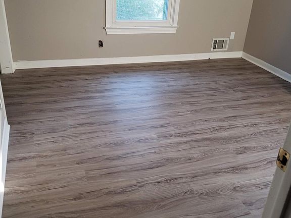 4th image of 1582 Bent River Dr SW