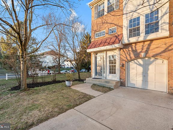 3rd image of 11101 Luxberry Ct