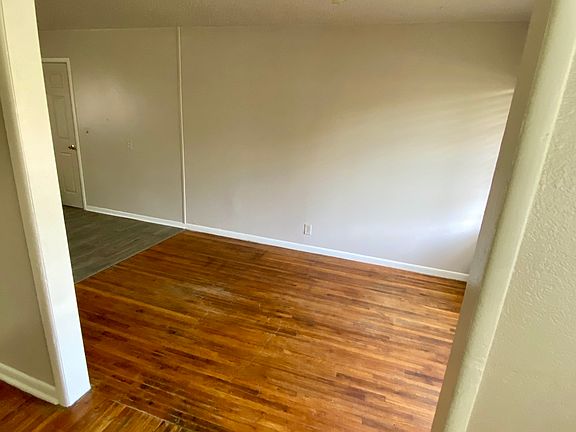 4th image of 10 E 50th Pl N