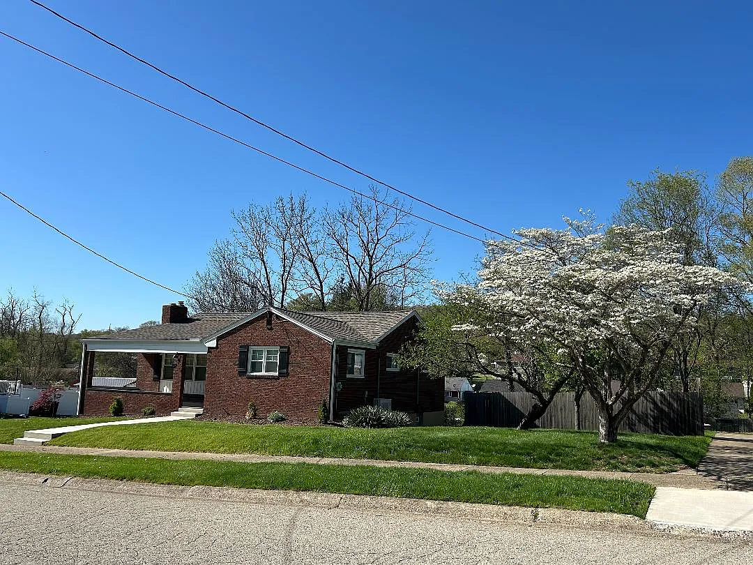 425 Oakwood Ave — Photo 3