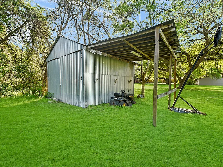 1029 Sycamore St — Photo 32