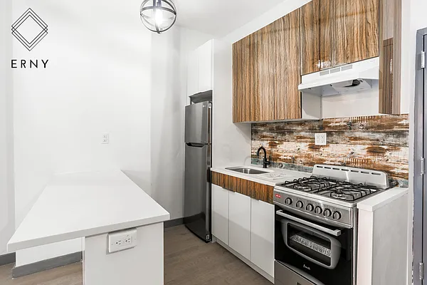 Rented by ERNY LLC | media 21