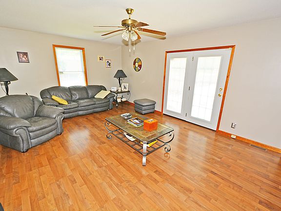 3rd image of 330 Golden Dr