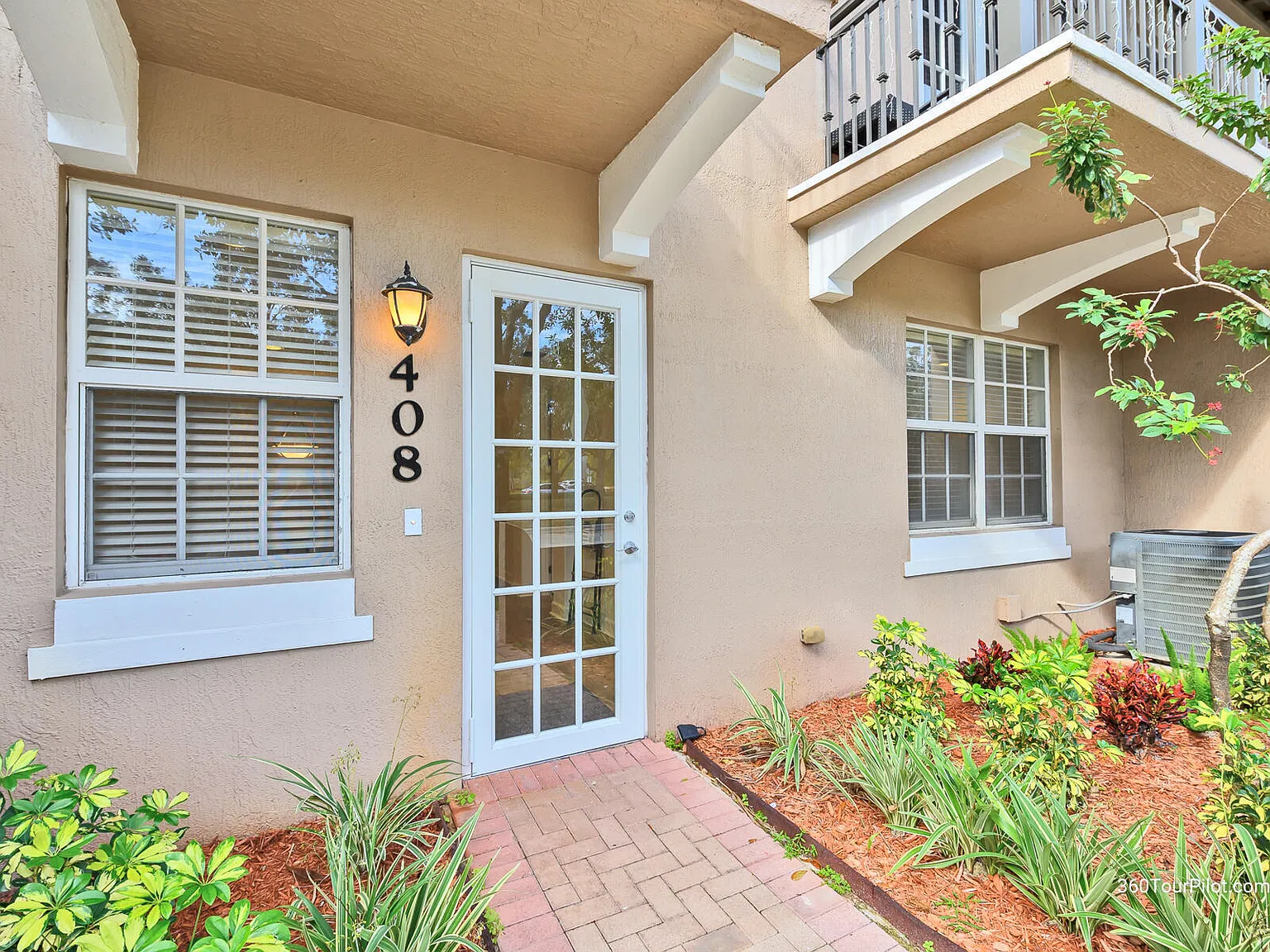 3 bed, 2.0 bath, 1318 sqft, $2,850 — Photo 4