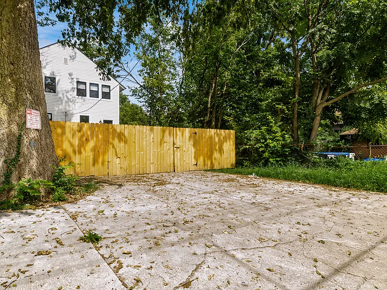 1671 Oak St — Photo 42